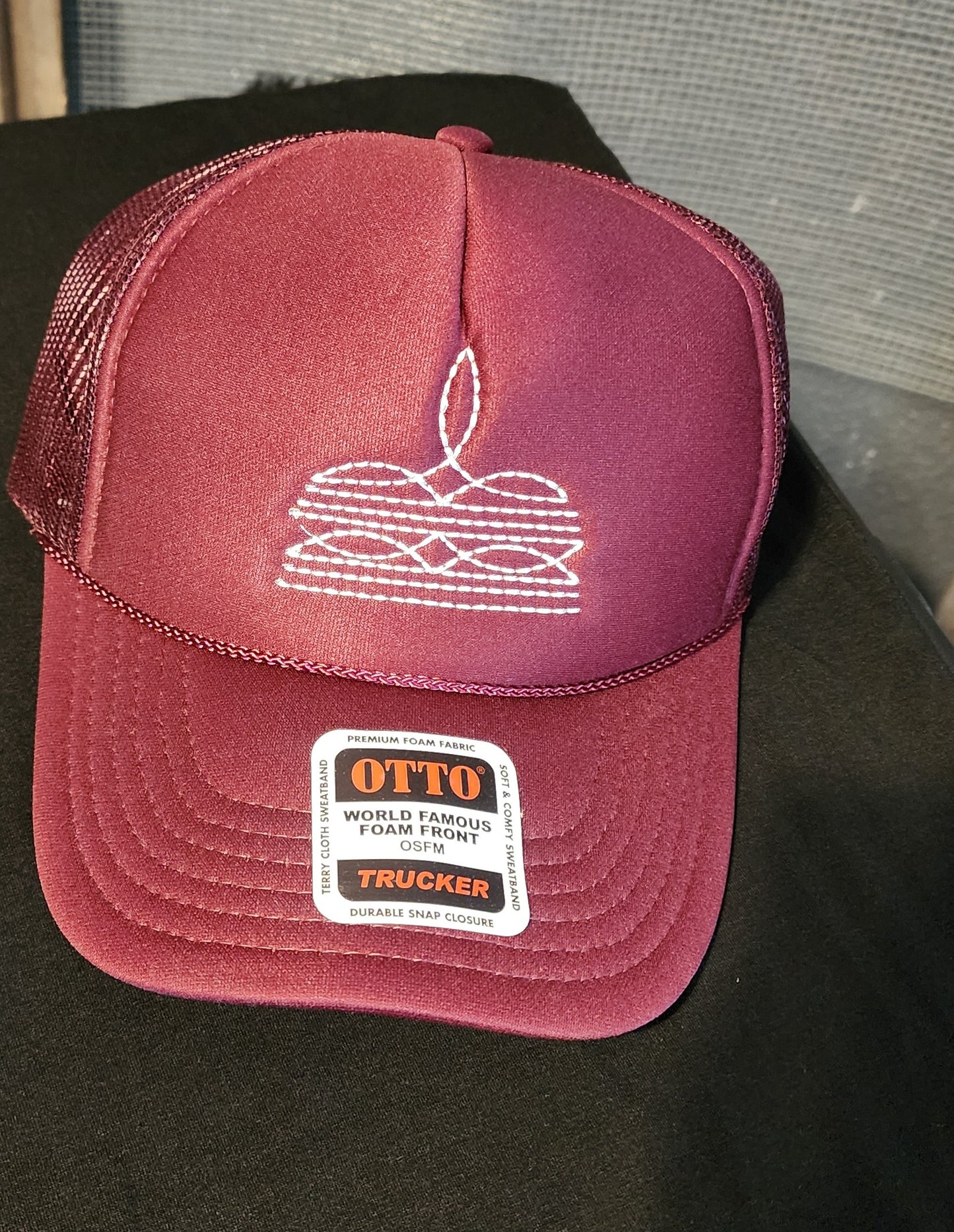 Boot stitch embroidered hat M/W